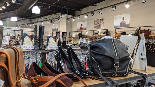 Shopping Mall «Gateway Shopping Center», reviews and photos, 221 E Swedesford Rd, Wayne, PA 19087, USA