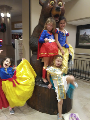 Sporting Goods Store «SCHEELS», reviews and photos, 2800 S Columbia Rd, Grand Forks, ND 58201, USA