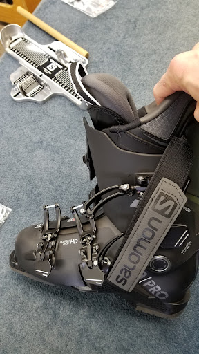 Ski Shop «Viking Ski & Patio Shop», reviews and photos, 131 W Northwest Hwy, Barrington, IL 60010, USA