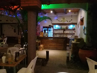 Restaurant Bar El Mezcalito - Efraín R. Gómez entre 5 de mayo y 5 de septiembre, 4ta., 70070 Juchitán de Zaragoza, Oax., Mexico