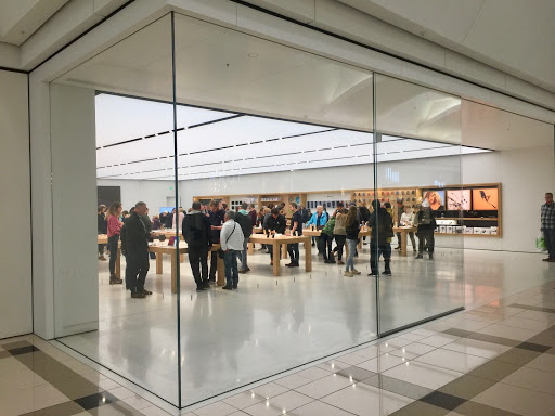 Computer Store «Apple Woodland», reviews and photos, 3195 28th St SE, Grand Rapids, MI 49512, USA