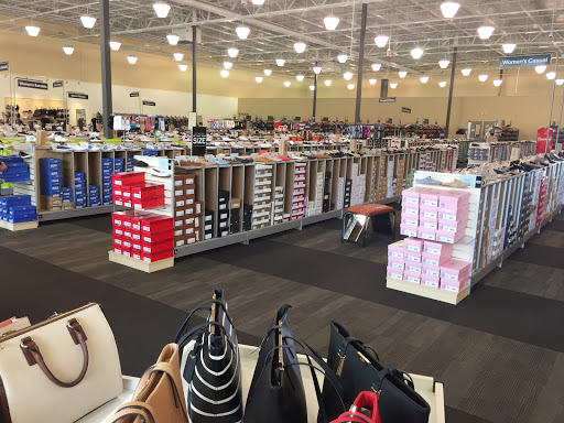 Shoe Store «DSW Designer Shoe Warehouse», reviews and photos, 520 E Waterfront Dr, Homestead, PA 15120, USA