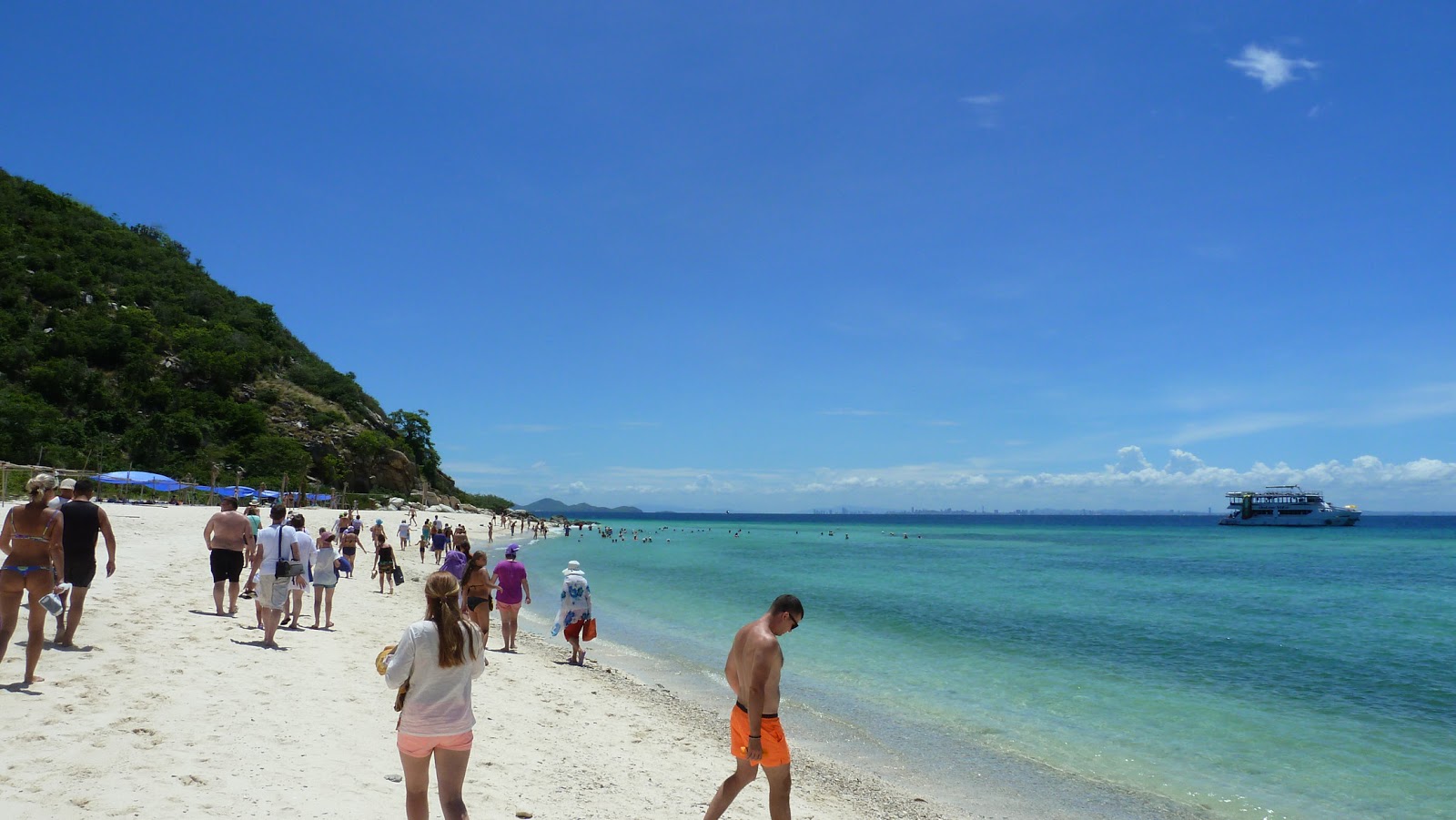 Ko Lin Beach的照片 带有碧绿色纯水表面