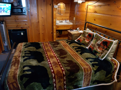 Hillcrest Suites & Cabins image