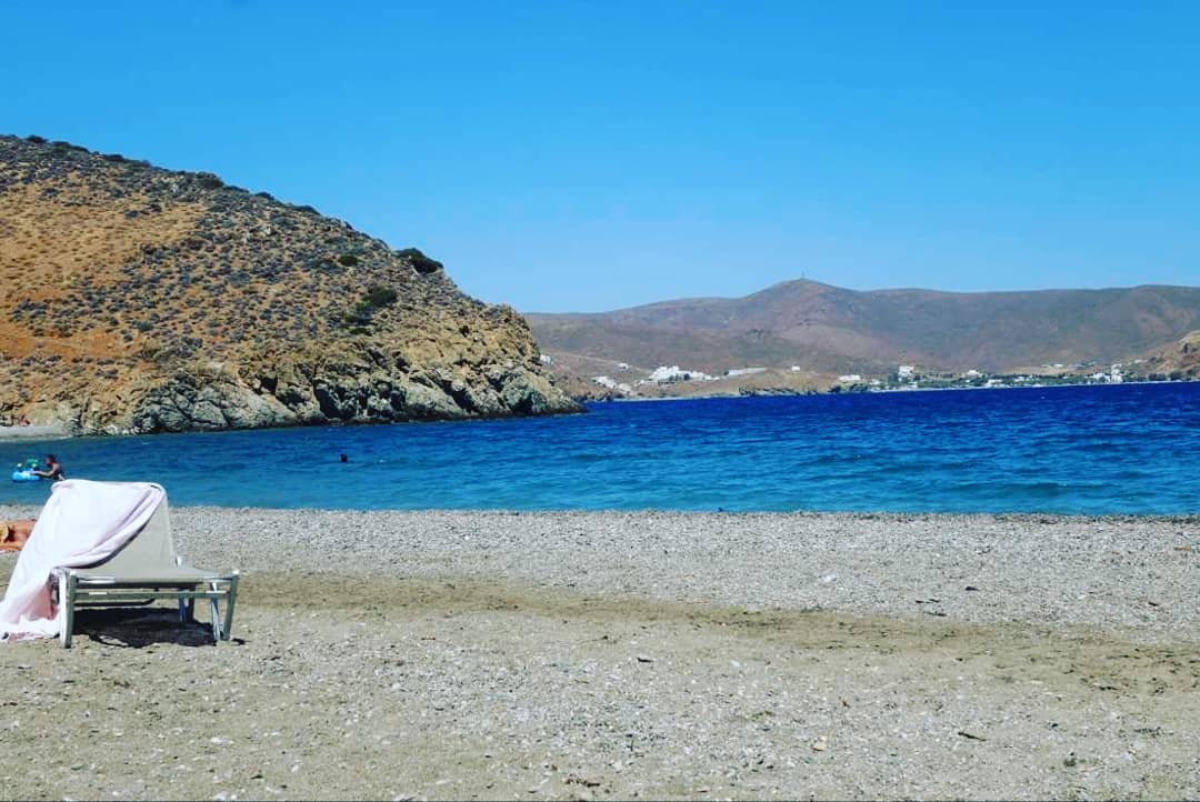 Agios Konstantinos'in fotoğrafı dağlarla çevrili