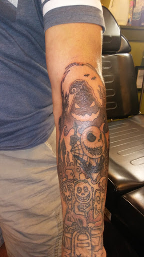 Tattoo Shop «Idle Hands Tattoo & Piercing», reviews and photos, 929 W Douglas Ave, Wichita, KS 67213, USA