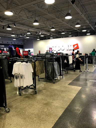 Sporting Goods Store «Nike Factory Store», reviews and photos, 5195 Factory Shops Blvd, Ellenton, FL 34222, USA