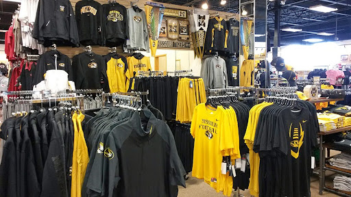 Sportswear Store «Rally House Boardwalk», reviews and photos, 8650 N Boardwalk Ave, Kansas City, MO 64154, USA
