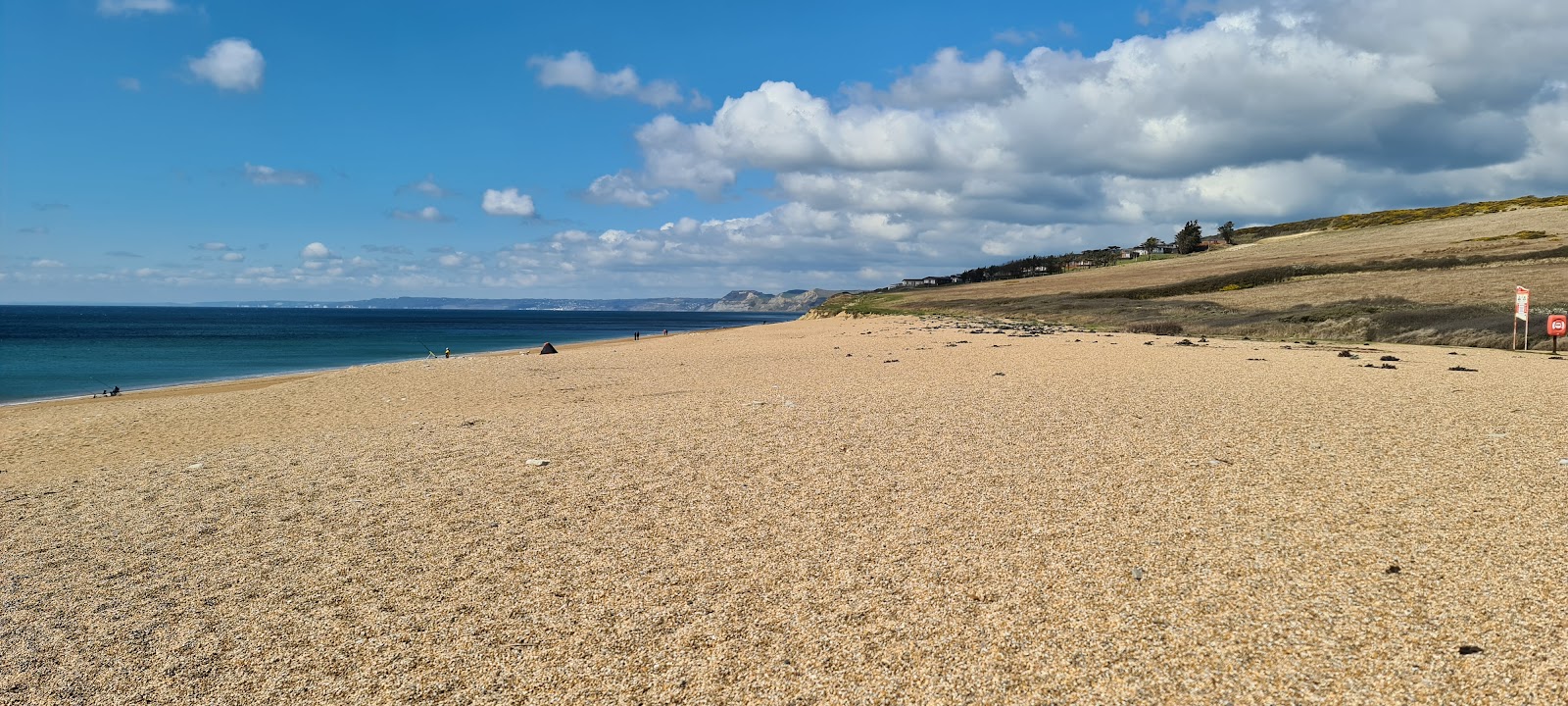 Fotografija Cogden plaža z lahki fini kamenček površino
