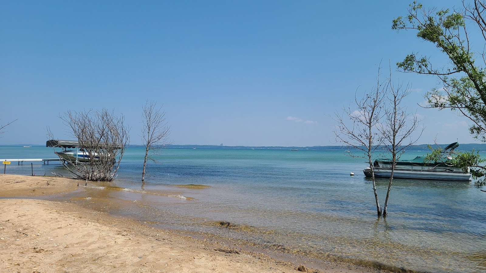 Foto de Traverse City Public Beach área de servicios