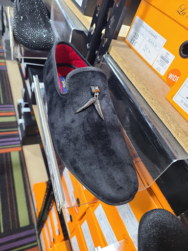 Clothing Store «K&G Fashion Superstore», reviews and photos, 895 E Kemper Rd, Springdale, OH 45246, USA