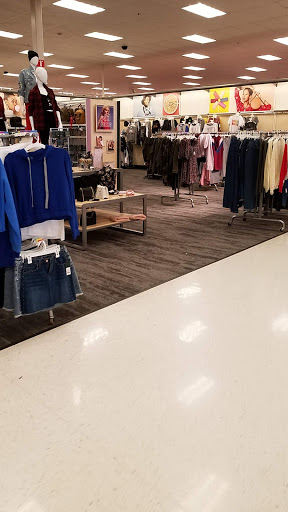 Department Store «Target», reviews and photos, 18855 N Market Pl Dr, Aurora, OH 44202, USA