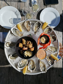 Plats et boissons du Restaurant de fruits de mer Le Monte à Bord - SARL Compagnie de l'Huître à Lège-Cap-Ferret - n°8