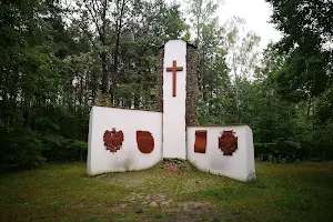 Pomnik Pomordowanych Harcerzy i mieszkańców Zielonki "Rota" image