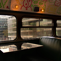 Atmosphère du Restaurant africain Le Bus Savane & Mousson à Paris - n°1