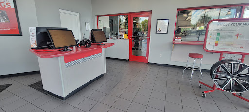 Tire Shop «Discount Tire Store - Louisville, KY», reviews and photos, 2131 S Hurstbourne Pkwy, Louisville, KY 40220, USA