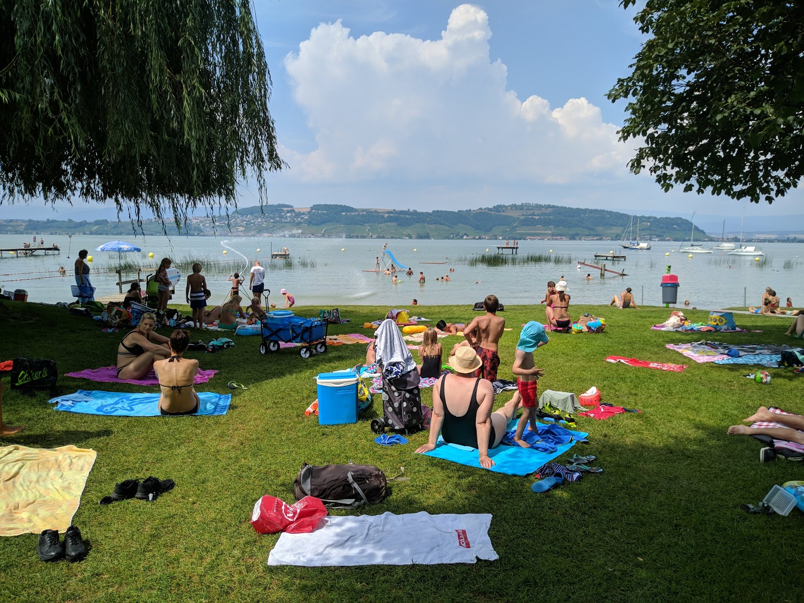 Schwimmbad Murten'in fotoğrafı plaj tatil beldesi alanı