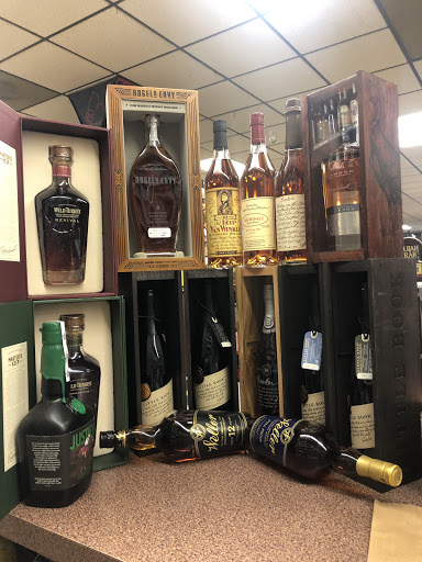 Liquor Store «Village Party Store & Deli», reviews and photos, 5589 E M 36 # A3, Pinckney, MI 48169, USA