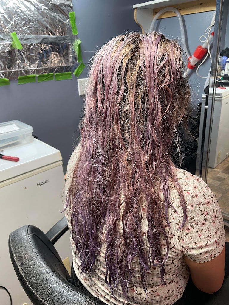 CUTS & COLORS Beauty Salon 93550