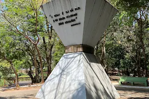 Monumento à Paz Mundial image