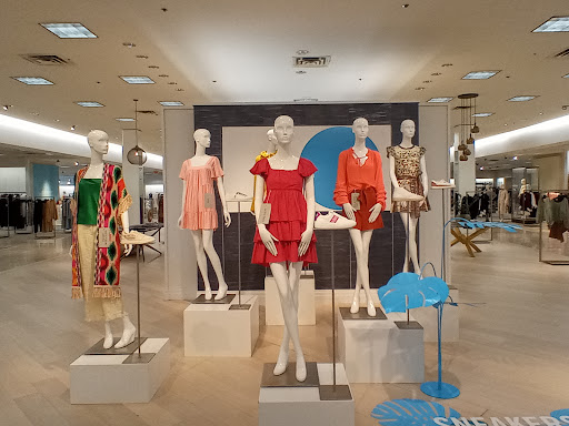 Department Store «Saks Fifth Avenue», reviews and photos, 26100 Cedar Rd, Beachwood, OH 44122, USA