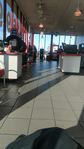 Tire Shop «Discount Tire Store - Gallatin, TN», reviews and photos, 1315 Nashville Pike, Gallatin, TN 37066, USA