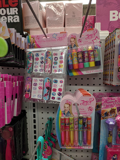 Variety Store «Five Below», reviews and photos, 13005 Lee Jackson Memorial Hwy, Fairfax, VA 22033, USA