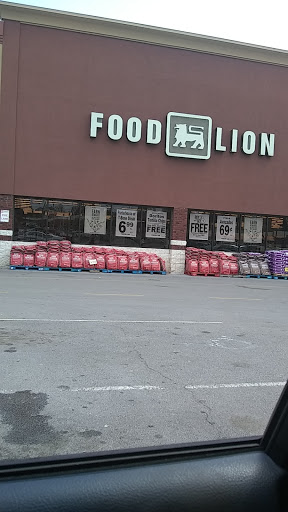 Grocery Store «Food Lion», reviews and photos, 620 Market St, North Tazewell, VA 24630, USA