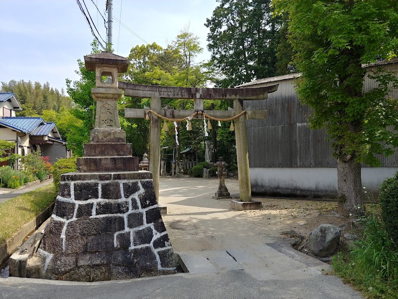 川東神社
