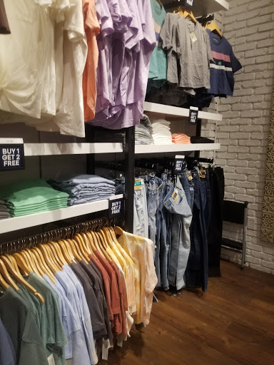 Clothing Store «Aéropostale», reviews and photos, 200 Baychester Ave, Bronx, NY 10475, USA