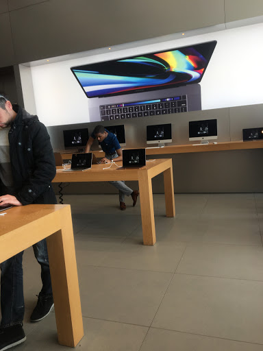 Computer Store «Apple Eton», reviews and photos, 28849 Chagrin Blvd, Woodmere, OH 44122, USA