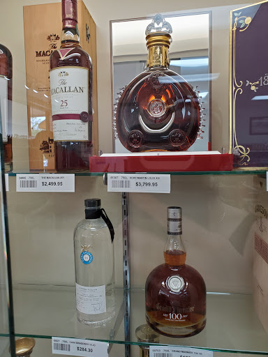 Shopping Mall «Cary Village Square Shopping Center», reviews and photos, 657 Cary Towne Blvd, Cary, NC 27511, USA