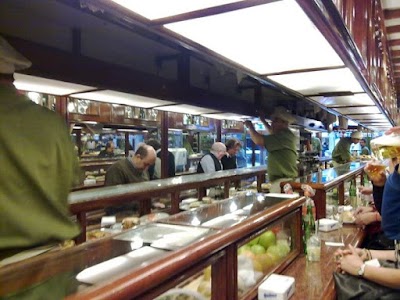 Photos of Caf&eacute; Paulin