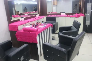 Glamorous Beauty Salon image