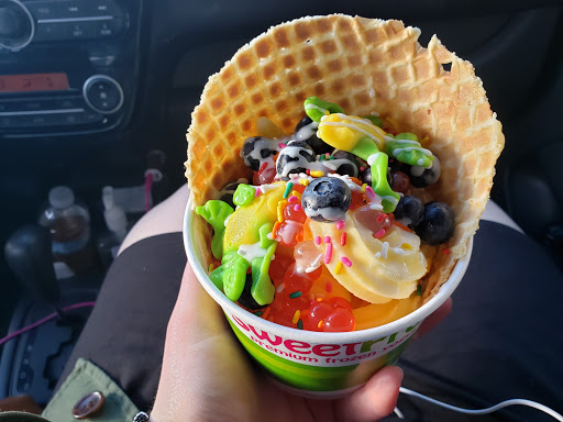 Frozen Yogurt Shop «sweetFrog», reviews and photos, 34 Shunpike Rd #28, Cromwell, CT 06416, USA