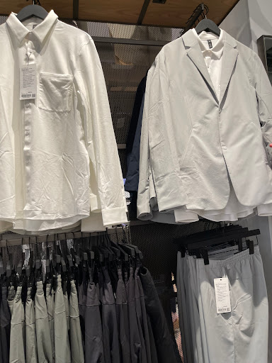 Sportswear Store «lululemon», reviews and photos, 2223 N Westshore Blvd #264, Tampa, FL 33607, USA