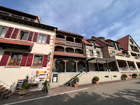 Extérieur du Restaurant Logis Hôtel le Parc Rest. Joséphine à Saint-Hippolyte - n°17