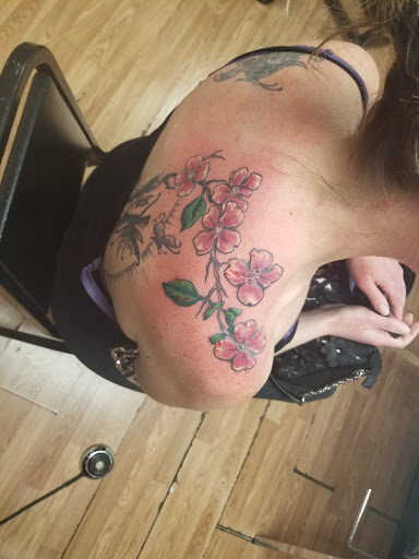 Tattoo Shop «Patriotic Pain Tattoo & Body Piercing», reviews and photos, 5658 William Penn Hwy, Murrysville, PA 15668, USA