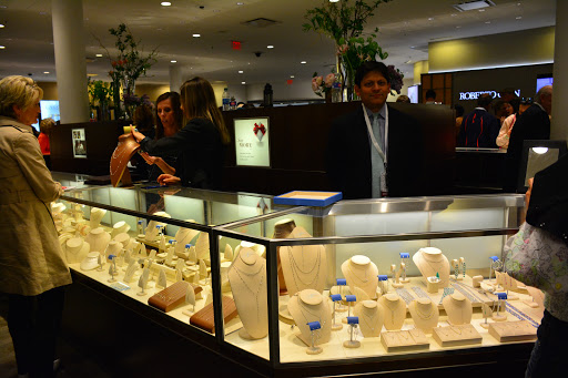 Jewelry Store «Borsheims Fine Jewelry», reviews and photos, 120 Regency Pkwy, Omaha, NE 68114, USA