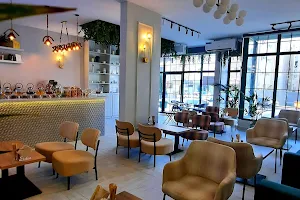 مقهى مدينة الشاي image