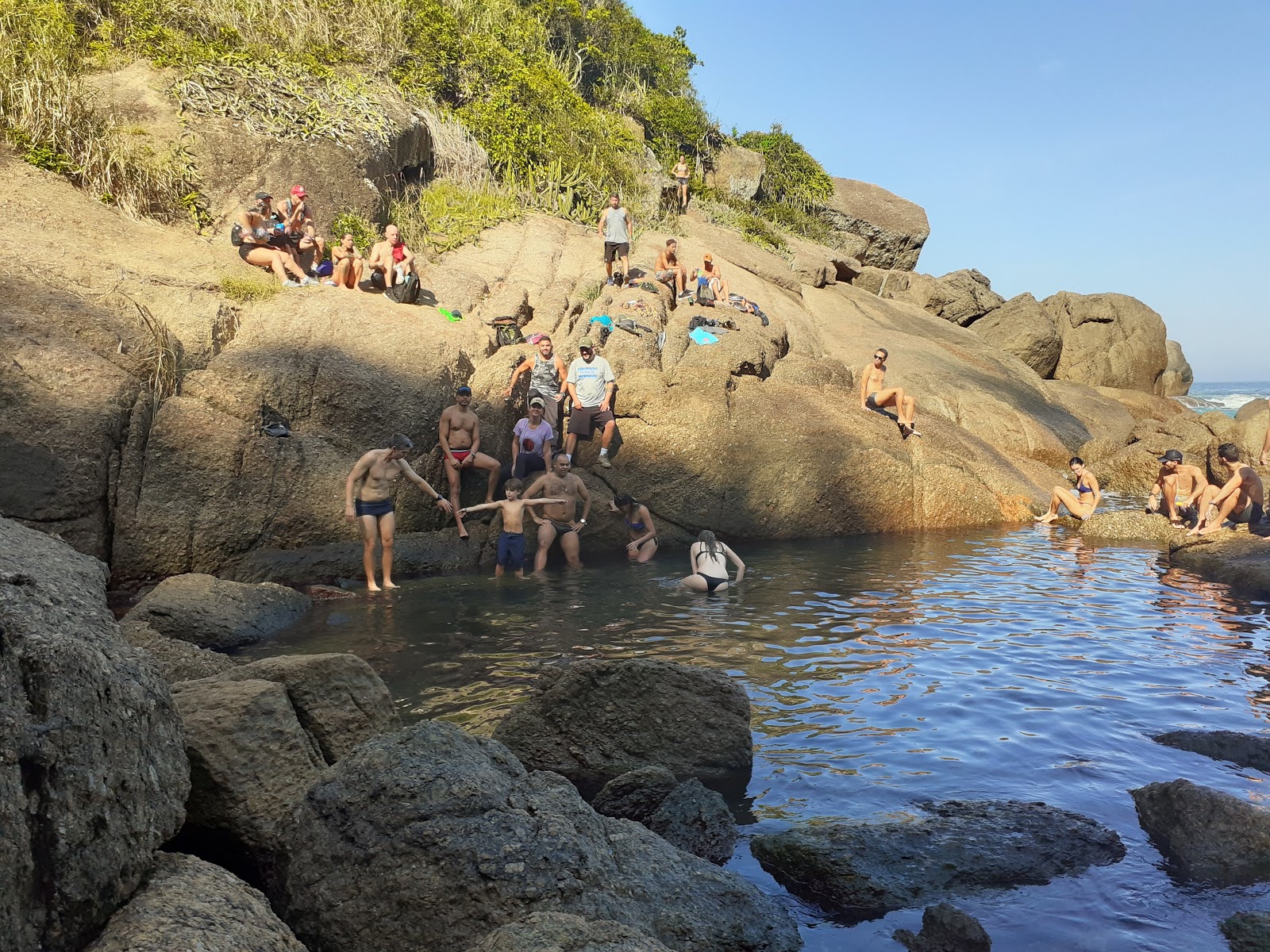 Piscina Natural Ze Mondrongo'in fotoğrafı uçurumlarla desteklenmiş