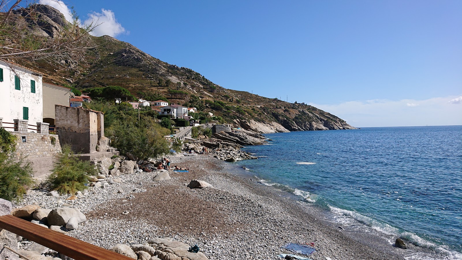 Foto van Spiaggia di Chiessi met blauw puur water oppervlakte