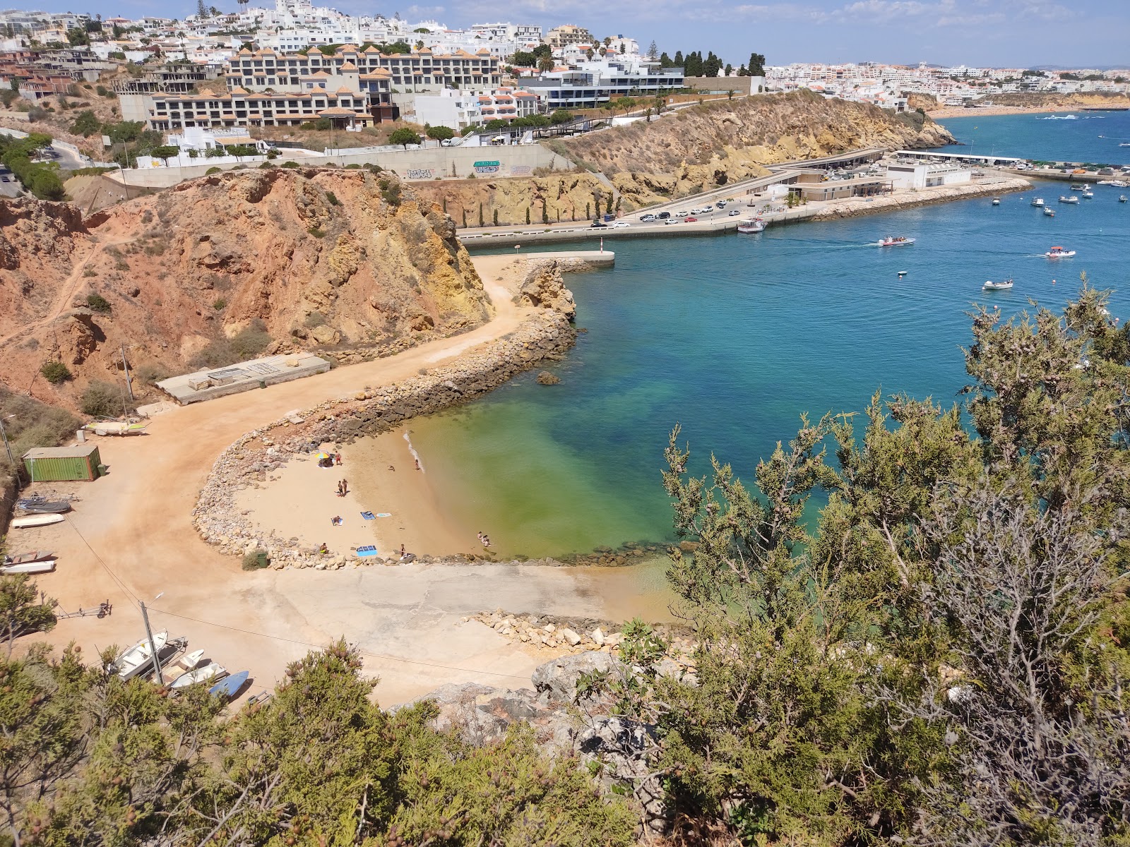 Praia da Baleeira'in fotoğrafı çok temiz temizlik seviyesi ile