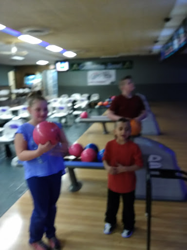 Bowling Alley «Colerain Bowl - Sports Bar - Craft Beer - Lottery - Birthday Parties - Meeting Rooms», reviews and photos, 9189 Colerain Ave, Cincinnati, OH 45251, USA