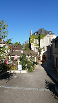 Extérieur du Restaurant Logis Hôtel - les Capucins à Avallon - n°10