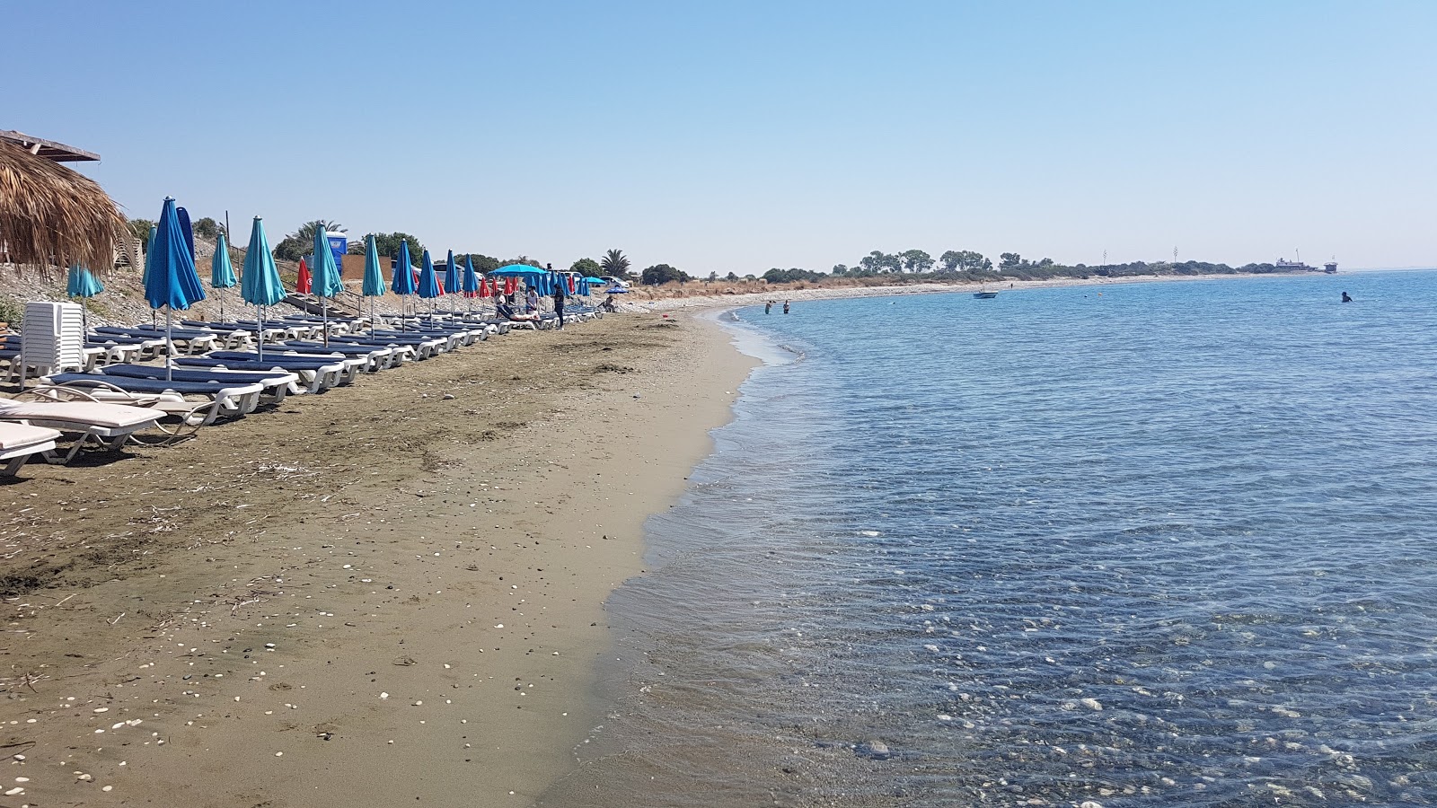 Fotografija Mazotos beach in naselje