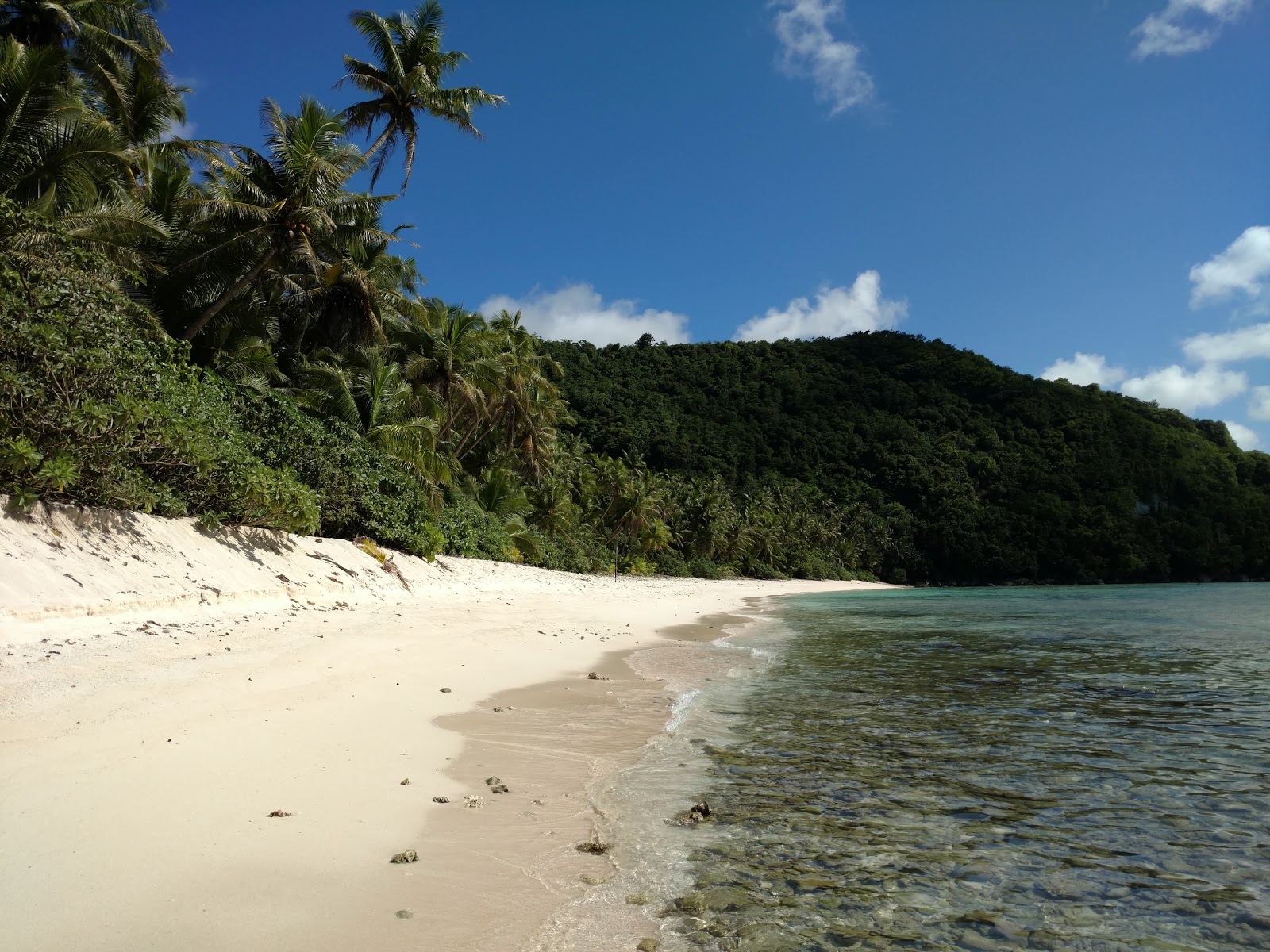 Photo de Haputo Beach avec baie spacieuse