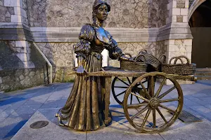 Molly Malone Statue image