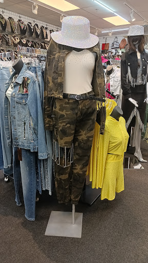 Shopping Mall «Lincoln Shopping Center», reviews and photos, 26092 Greenfield Rd, Oak Park, MI 48237, USA