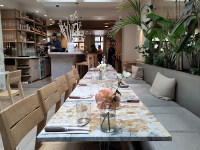 mesa de HOY - PlantBased Restaurant à Paris